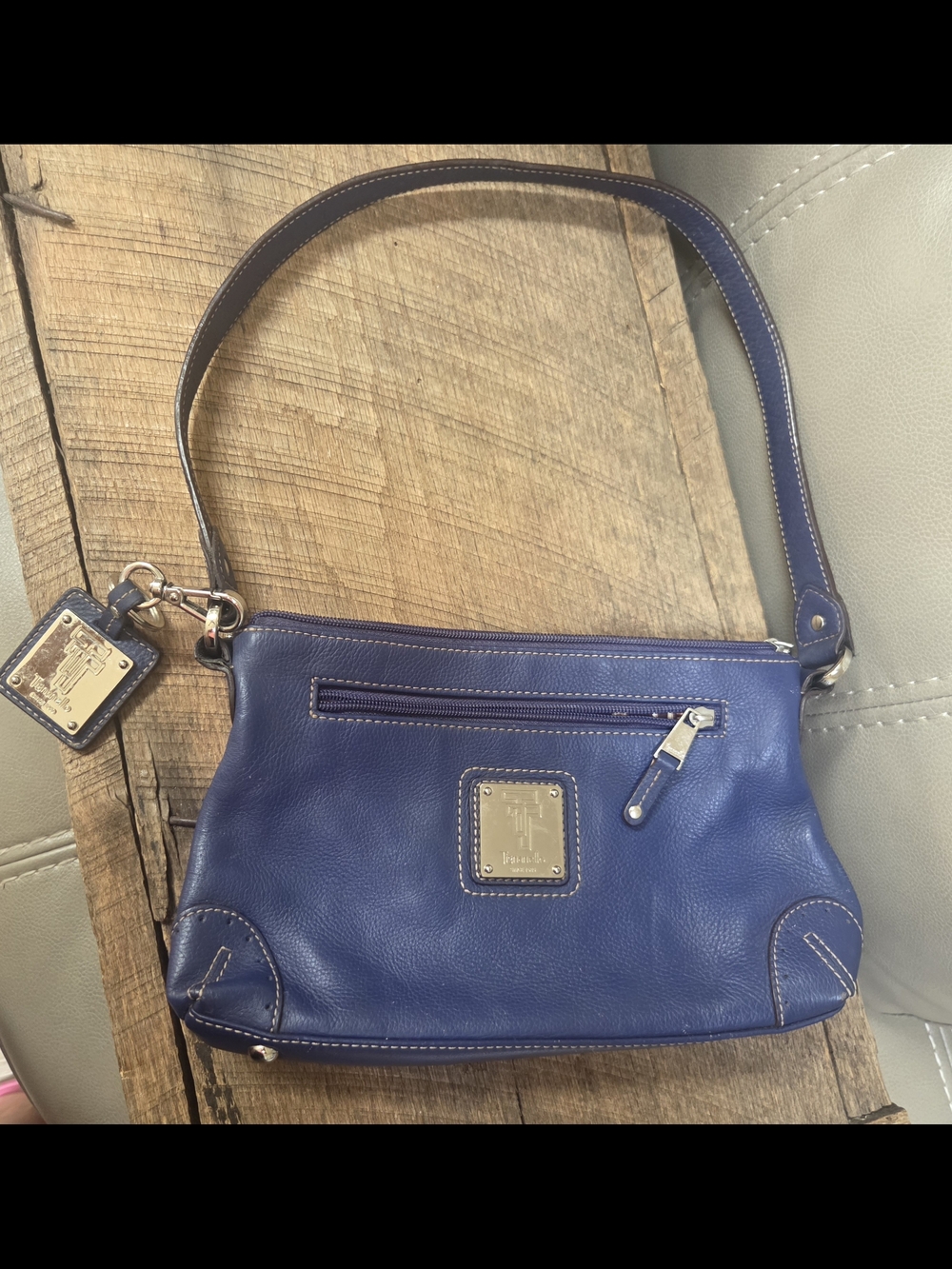 Vintage Tignanello Blue Pebbled Leather Shoulder Bag with Logo Key Fob Bin 1C
